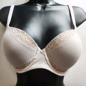 Victoria's Secret Women's Bra 32DDD Off White/Cream Lace Padded Underwire